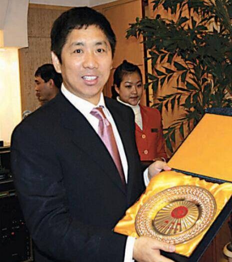 陈荣（中路股份有限公司创始人、董事长）