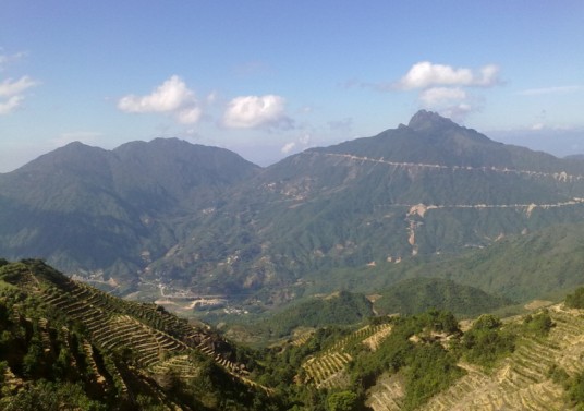 凤凰山(陕西省延安市境内山峰)
