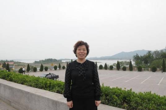 马玉琴（北京十一学校校长助理、工会主席）