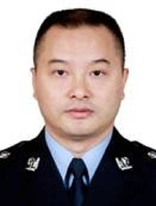 潘峰(四川省眉山市东坡区人民政府副区长、区公安分局党委书记、局长、督察长)