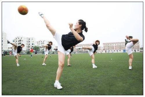 美女功夫球队