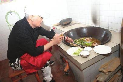 东北铁锅炖鱼