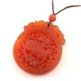 红色玉石