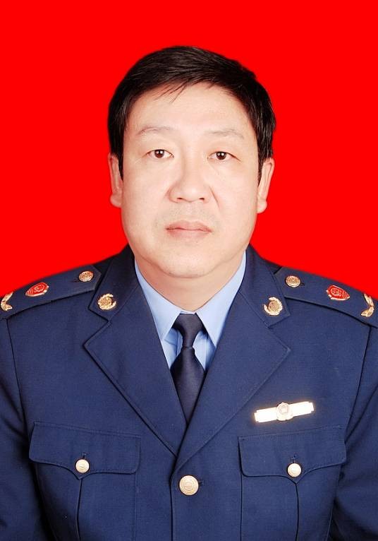 李炳军（陕西省延安市行政审批服务局原副局长）