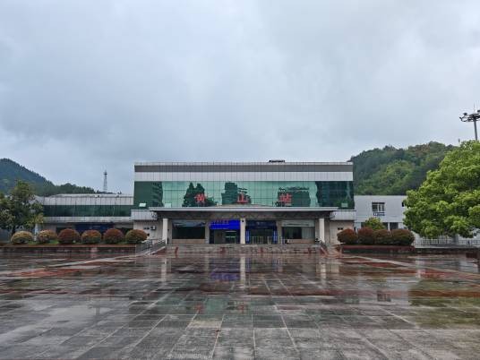黄山站（中国安徽省黄山市境内铁路车站）