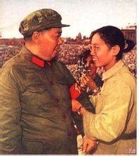 我给毛主席戴上了红袖章