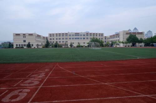 青岛经济技术开发区第四中学