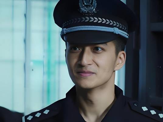 郑锐（《巡回检察组》中的监狱分监区长角色）