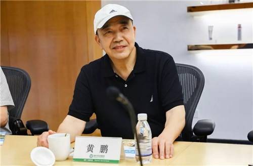 黄鹏（苏州胜利精密制造科技股份有限公司前独立董事）
