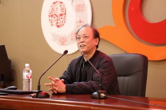 胡良伟（中国古蔺县蔺阳中学退休语文教师）