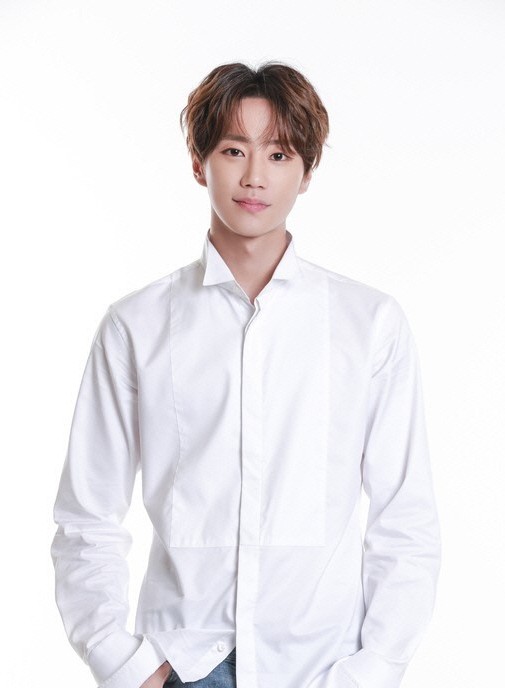 李濬荣（韩国男歌手、演员）