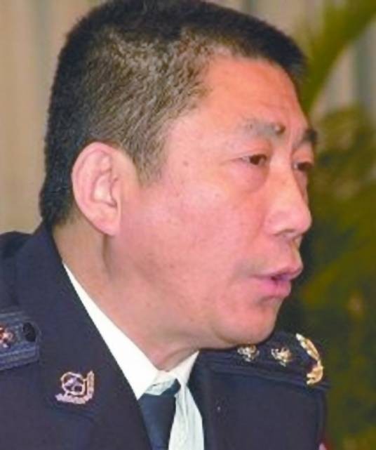 李润华（北京市公安局原党委委员、副局长）