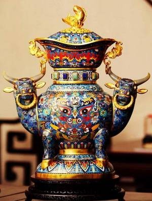 《牛转乾坤》景泰蓝盛世宝尊
