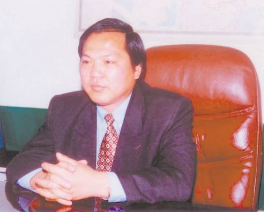 谢松柏(湖北福娃集团有限公司董事长)