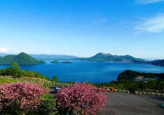 洞爷湖（日本北海道西南部淡水湖泊）