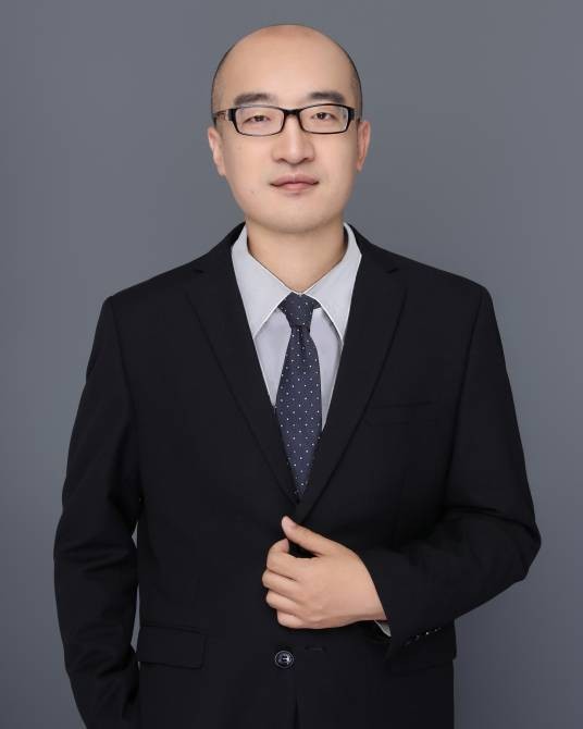 刘一平（中国山东诺方电子科技有限公司总经理、华小锦青年文化社客座教授）