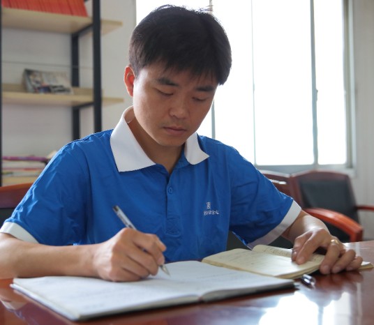 虞明（全国五一劳动奖章获得者）
