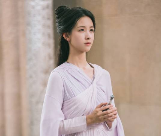 花千骨（电影《花千骨》中的女主角，由陈都灵饰演）