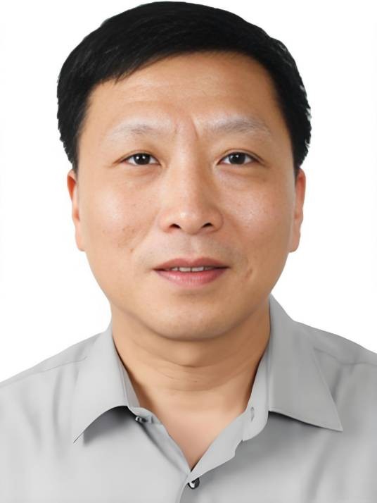 陆建华（汪曾祺研究会会长）