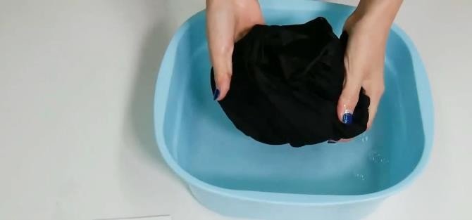 黑色衣服变成红色，怎样变回去啊？