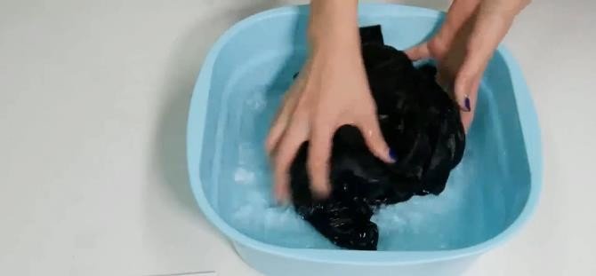 黑色衣服变成红色，怎样变回去啊？