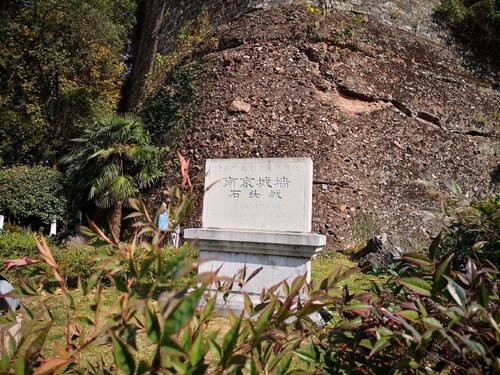 石头城到底是对我国什么城市的美称呢？