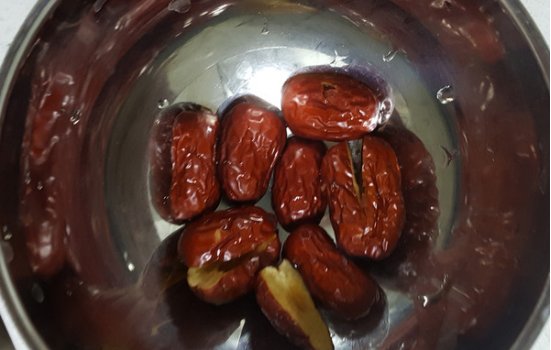 怎样煮糖鸡蛋，鸡蛋不会散开？
