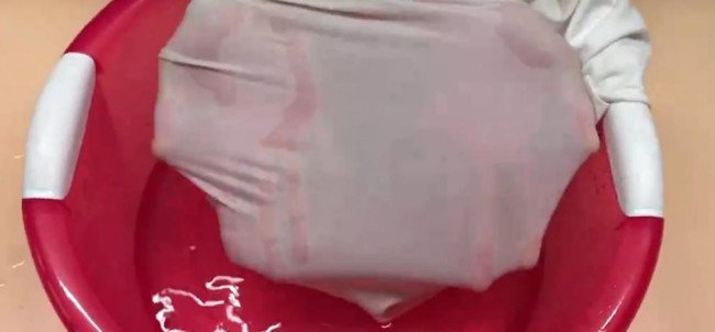 桑葚汁滴到衣服上怎样洗掉？