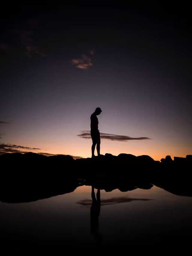 莹莹孑立的意思