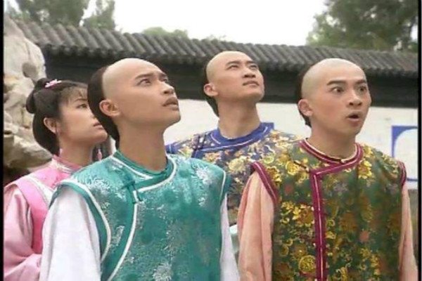 在《还珠格格》里,尔泰是不是自始至终只爱小燕子?
