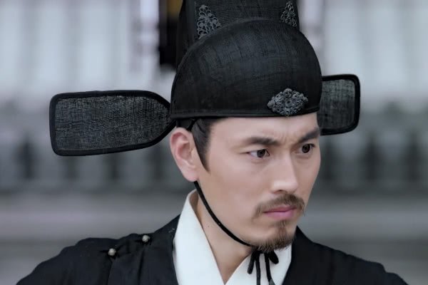 成语“请君入瓮”请的是谁?