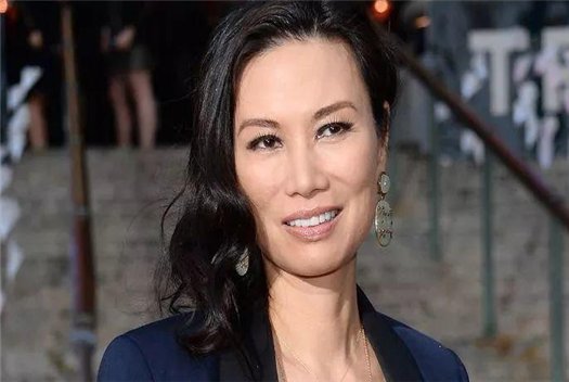 邓文迪那么多前夫,为何还有那么多精英人士甘愿做接盘侠?