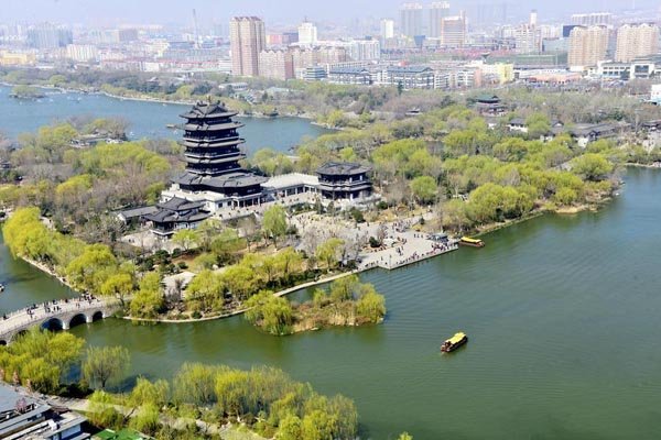 大明湖畔的地理位置