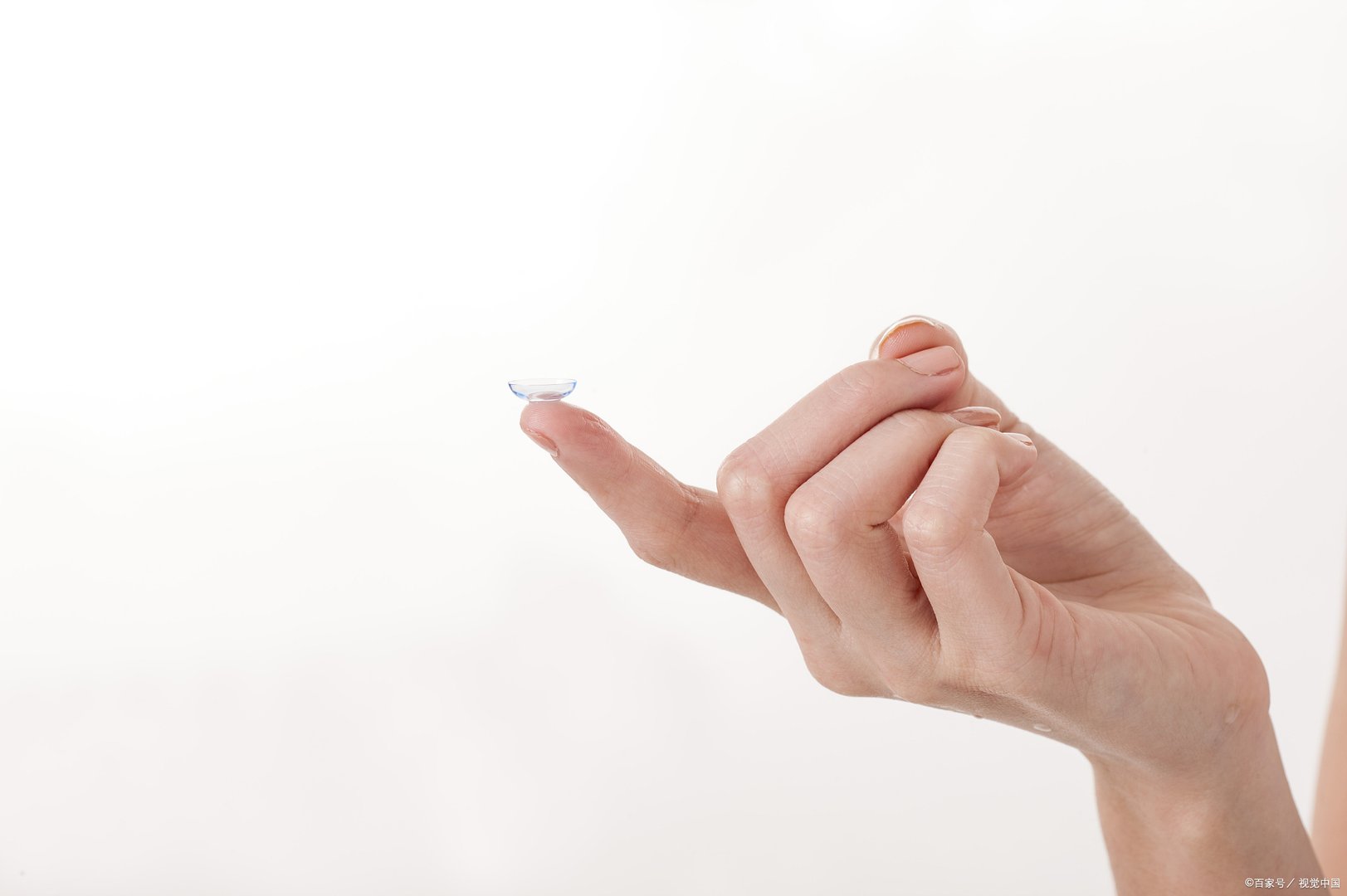 隐形眼镜日抛是什么意思？隐形眼镜干了泡开还能用吗？
