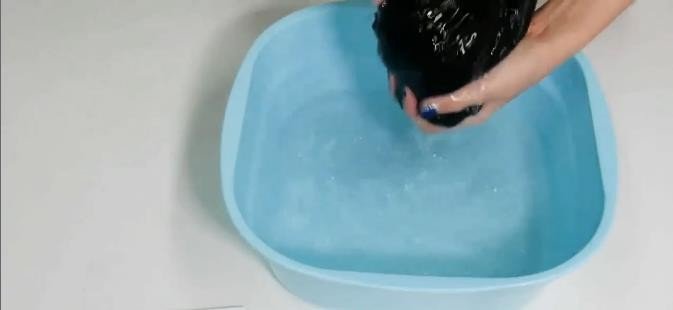 黑色衣服变成红色，怎样变回去啊？