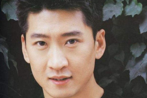 周杰因为什么退出娱乐圈?现如今怎么样了?