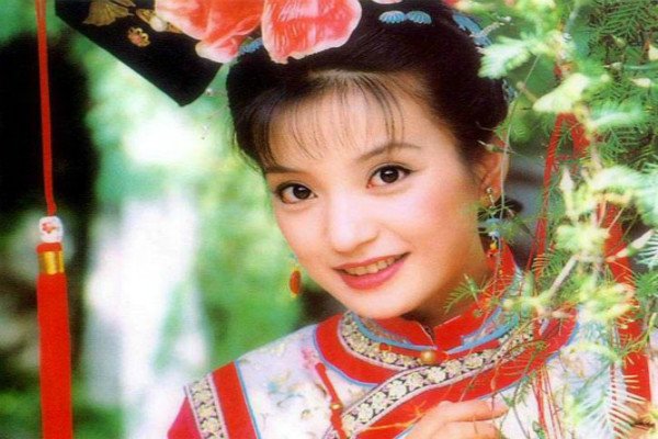 在《还珠格格》里，尔泰是不是自始至终只爱小燕子？