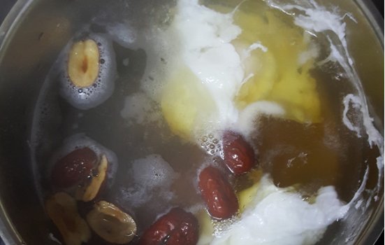 怎样煮糖鸡蛋，鸡蛋不会散开？