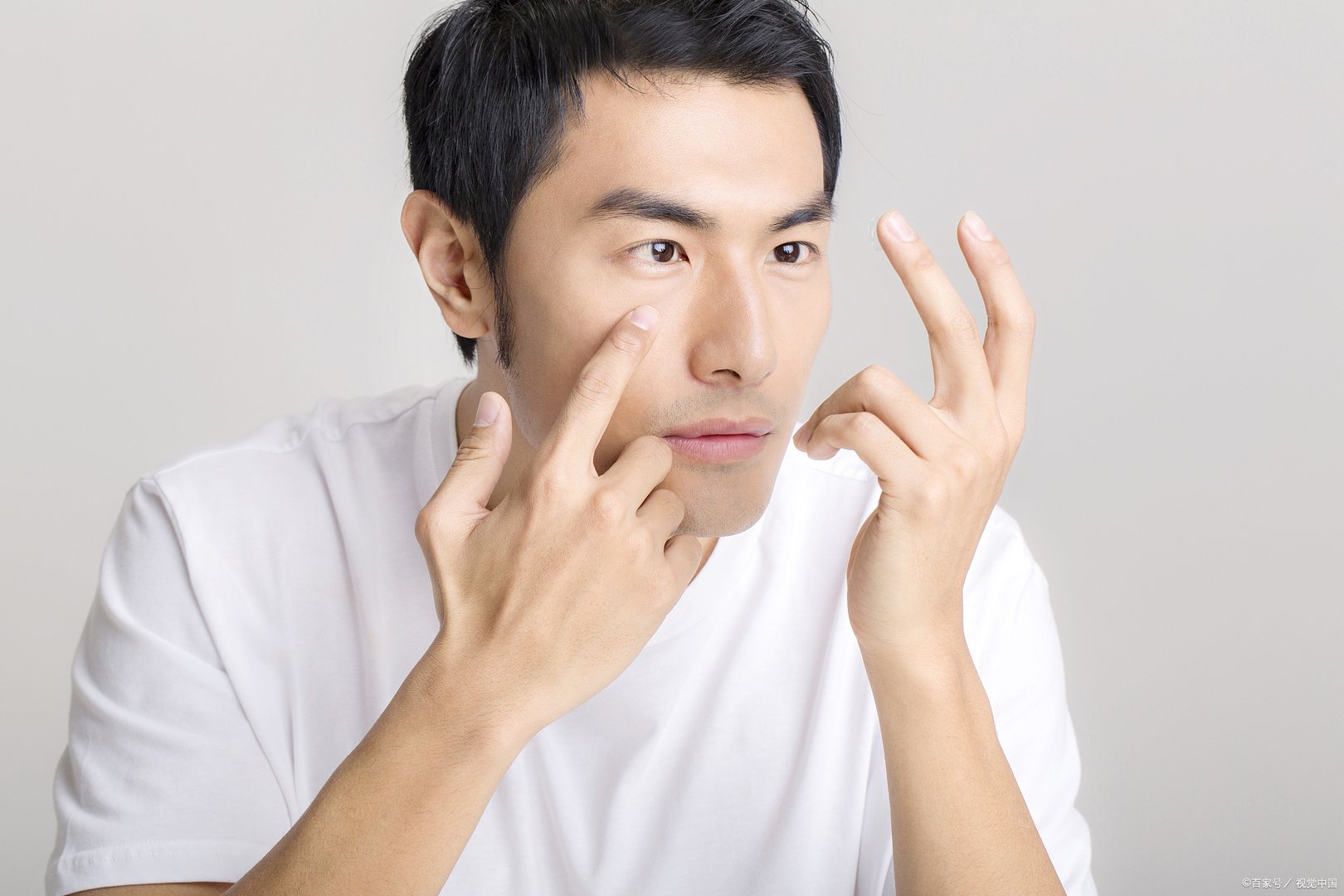 隐形眼镜日抛是什么意思?隐形眼镜干了泡开还能用吗?