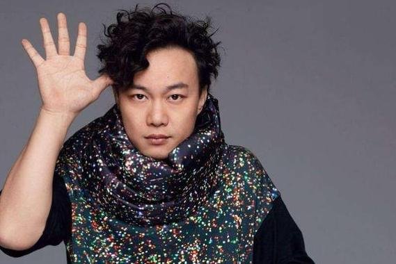 曾经的传奇摇滚歌手，如今靠走穴为生，迪克牛仔是怎么了？