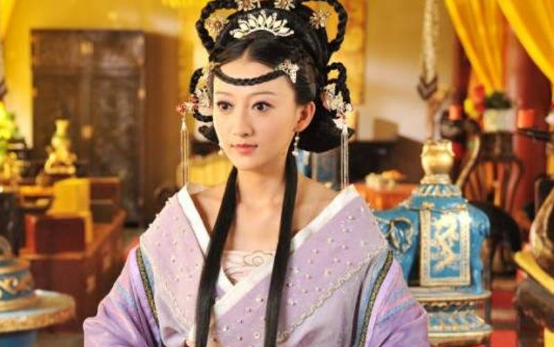 李世民为什么在杀死李建成之后，还要霸占他的妻子，仅仅是因为美色吗?