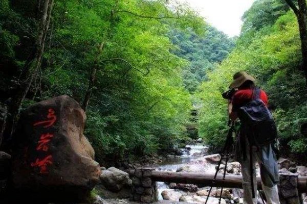 旅游景区要成为4A级景区，要有哪些条件，什么挂牌几年才可以