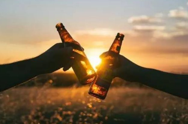 敬往事一杯酒 下一句是什么？