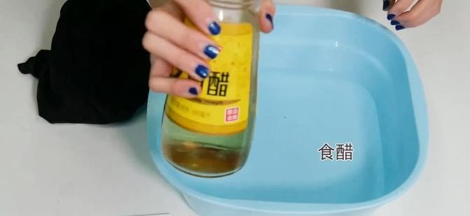 黑色衣服变成红色，怎样变回去啊？