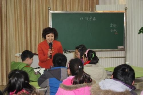 在现在的教育环境下,当一个小学老师是否很容易?