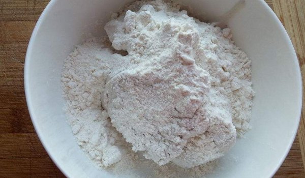 擀饺子皮用什么面粉好？求推荐。