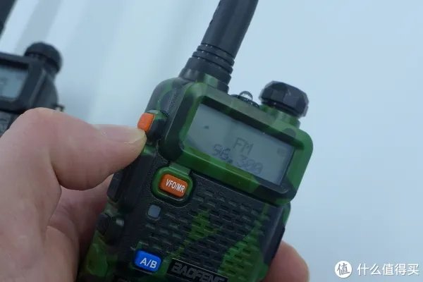 百元价位民用经典—宝峰 UV-5R 对讲机开箱
