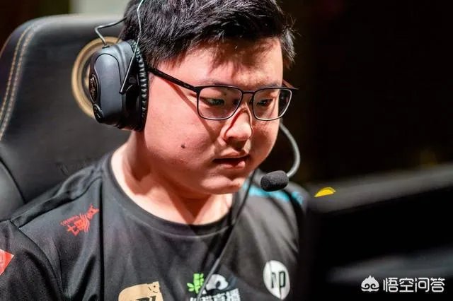 Uzi直播间再现神级自黑“害怕我去洗澡?”卷毛听得都一阵无语!你怎么看?