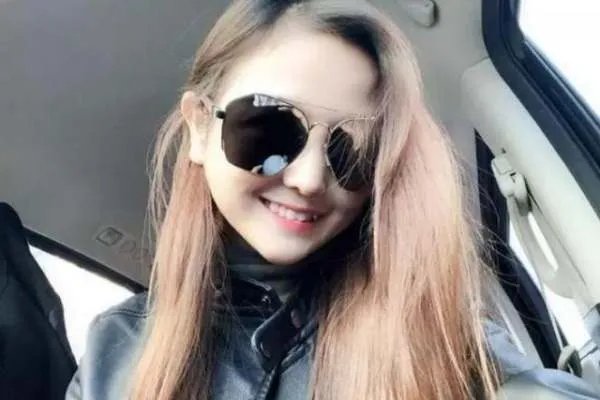 中国最美袖珍女孩身高1米35，富豪狂追她放言漂亮就好，如今怎样？