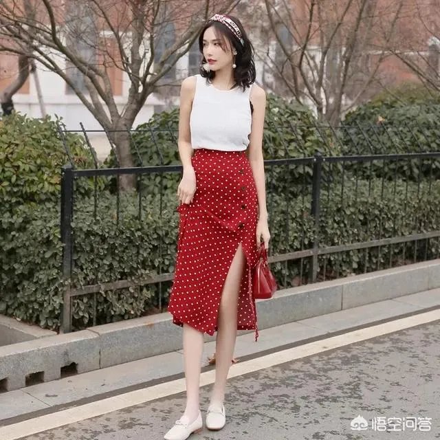 复古的波点裙怎么搭配才好看?